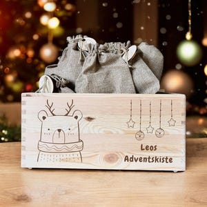 Personalisierter Adventskalender Kinder Adventskiste  Holz zum Befüllen Adventskiste mit Säckchen und Holzanhänger DIY Adventskalender Bär