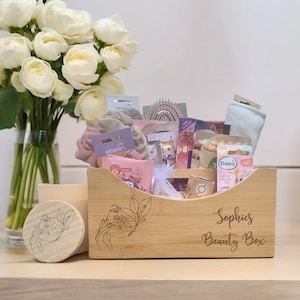 Personalisiertes Geschenkset Frauen Geschenkbox Wellnessbox Geschenk Weihnachten Makeup Organizer personalisiert Schreibtischorganizer Holz