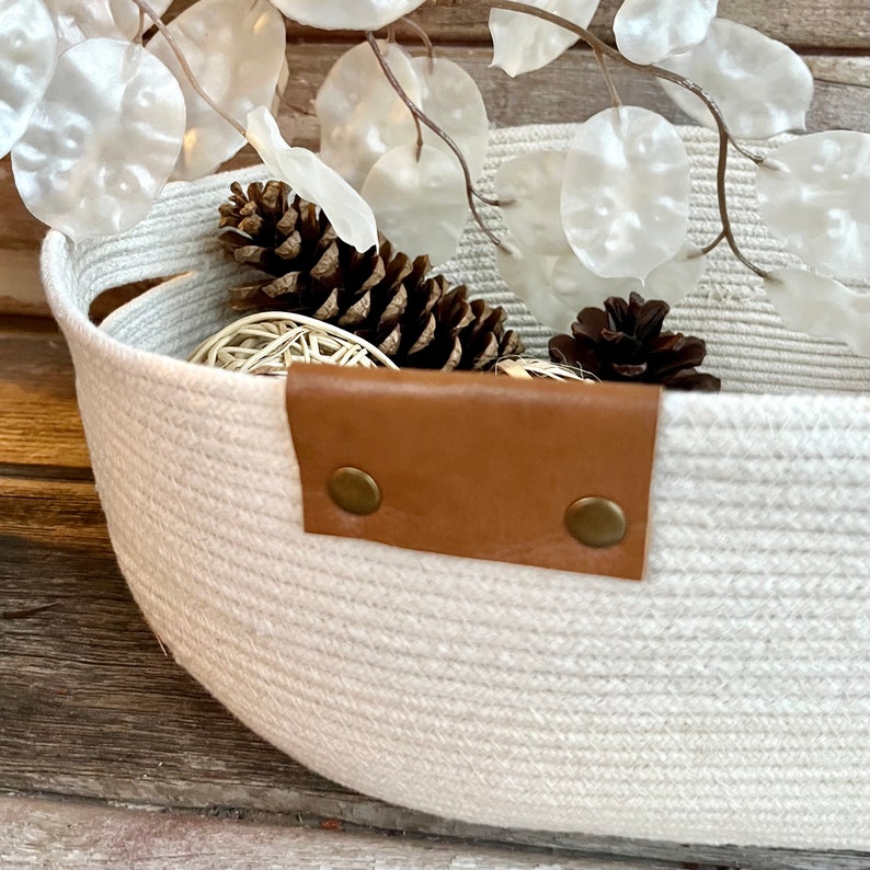 Large Oval Cord Rope Basket, Modern Farmhouse Decor, Minimalist Basket, Rope and Leather Basket for Table Centerpiece imagem 7