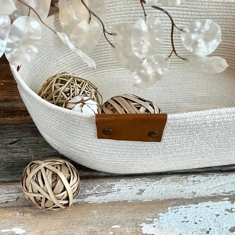 Large Oval Cord Rope Basket, Modern Farmhouse Decor, Minimalist Basket, Rope and Leather Basket for Table Centerpiece immagine 4