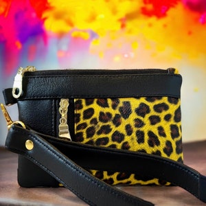 Cartera para mujer con estampado de leopardo en amarillo y negro, pequeña cartera de piel sintética, llavero con correa para la muñeca
