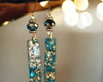 Petrol und Gold Boho Ohrringe, Zarte Tropfen Ohrdraht, Schmuck für besondere Anlässe