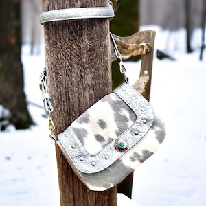 Silber Western Crossbody Bag, kleine Faux Kuhfell Kunstleder Saddlebag, Cowgirl Geldbörse, Boho Ranch Style