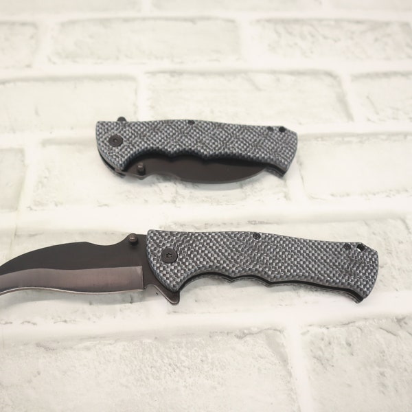 3D Carbon Fiber Textured Handle Spring Assisted Folding Pocket Knife with Belt Clip,Collector's Gift