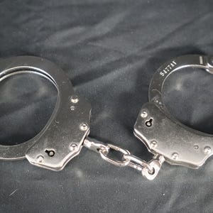 Metal Handcuff with Two Keys, Cosplay, Gifts, Christmas Gifts, Graduation, Birthday Gift, Wedding Gifts