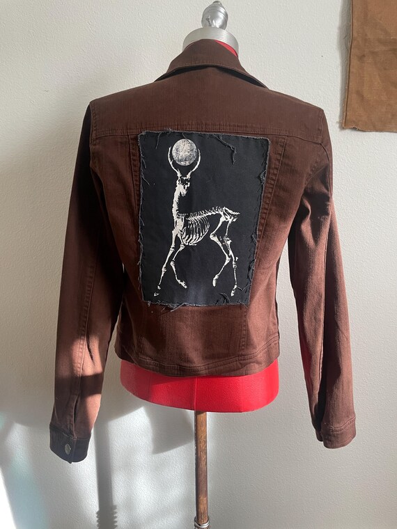 Brown light jacket with back patch DIY - image 5