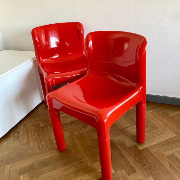 1 sur 8 chaises Kartell vintage modèle 4875 / Design Carlo Bartoli pour Kartell / Fabriqué en Italie / Années 1970 / Plastique / Chaise en plastique rouge / Marquée