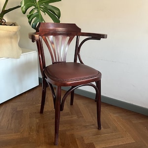Mid-Century Wooden Armchair in Thonet Style / Retro Bentwood Dining Chair / Bistro Style Bentwood Chair with Vinyl Seat
