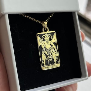 Collana di tarocchi del diavolo, pentante di carte Oracle d'argento, accessorio di tarocchi zodiacali d'oro, regalo di Halloween con carta dei tarocchi moderni, gioielli dei tarocchi