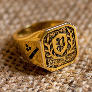 Family Crest Custom Class Signet Ring, Sterling Silver Personalized Coat of Arms Clan Engraved Pinky Ring, Gold Custom  Crown Logo Jewelry