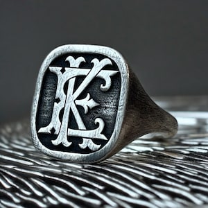 Anillo con sello de monograma, anillo con inicial vintage, anillo rústico para hombre, regalo único para novio, anillo oxidado, regalo para él, regalo para ella, regalo de cumpleaños