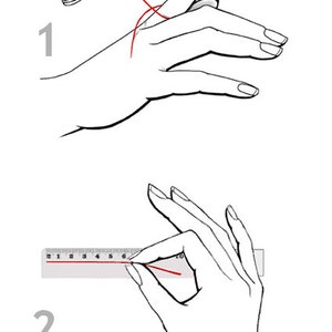 Puede incluir: Una gu&iacute;a paso a paso sobre c&oacute;mo medir el tama&ntilde;o de tu anillo usando un trozo de cuerda y una regla. El primer paso muestra una mano con una cuerda envuelta alrededor del dedo. El segundo paso muestra una mano sosteniendo la cuerda contra una regla.