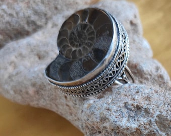 Anello in ammonite fatto a mano, argento sterling 925, gioiello con fossili, anello di tendenza, anello boho con conchiglia, gioiello con cristalli in stile vintage, regalo per lei