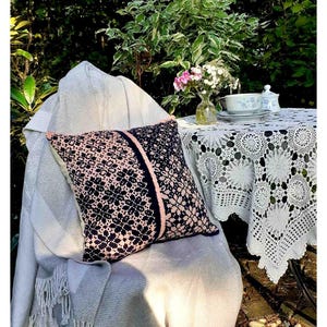 Handgestricktes Patchwork Kissen: Boho Home Decor, 40 x 40 cm
