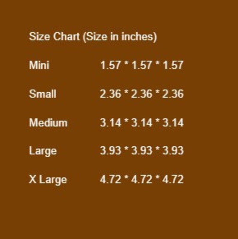 Puede incluir: Una tabla de tallas en pulgadas sobre un fondo marr&oacute;n. La tabla enumera tallas desde Mini (4 cm x 4 cm x 4 cm) hasta X Large (12 cm x 12 cm x 12 cm). El texto "Size Chart (Size in inches)" est&aacute; en la parte superior.