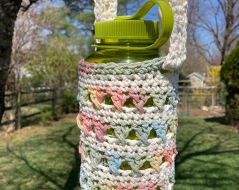 Water bottle holder,handmade water bottle carrier,crochet water bottle holder,crossbody,adjustable strap,drink cozy,bottle holder w/ pocket.