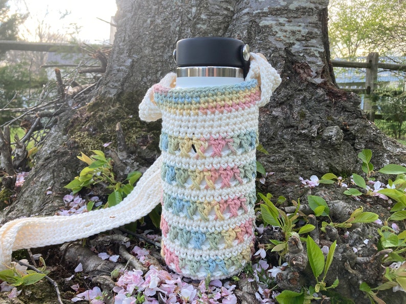 Water bottle holder,handmade water bottle carrier,crochet water bottle holder,crossbody,adjustable strap,drink cozy,bottle holder w/ pocket. image 5