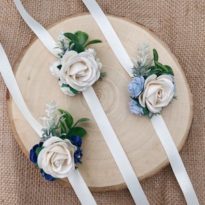 Small Wrist corsage / Flower wrist corsage / bridesmaid wrist corsage / Prom corsage / wedding wrist corsage /