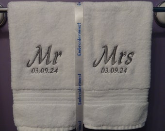 Mr & Mrs embroidered hand towels, wedding/bridal shower gift for daughter with custom date, anniversary gift, housewarming gift for couples