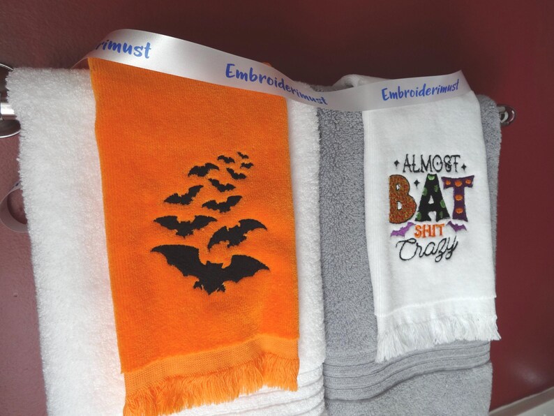 Embroidered Halloween Fingertip Towel, Bats & Spooky Design zdjęcie 7