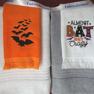 Embroidered Halloween Fingertip Towel, Bats & Spooky Design zdjęcie 6