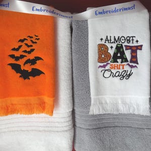 Embroidered Halloween Fingertip Towel, Bats & Spooky Design zdjęcie 1