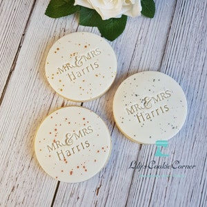 Wedding favours, wedding favour cookies, wedding biscuits, guest favours, engagement favours, engagement party, wedding table centrepiece