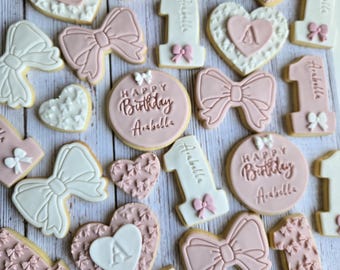 Bow Cookies, Bow Biscuits, Bow Birthday theme, Personalised Bow birthday, Bow decorations, First Birthday, Bow Party, Birthday cookies
