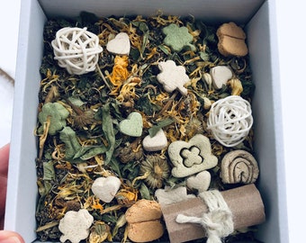 Lucky Forage Box, Natural Herbs, Treats, Toys, Small Animals