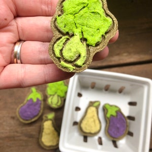 OAT FREE Fruit and Veggie Treats, Cute Rabbit and Small Animal Treats, Bunny Treats