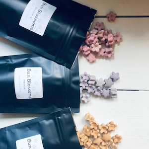 BUN BLOSSOM Bunny Treats, Nibble Flower Treats for Pet Rabbits and Small Animals, Training and Reward Treats