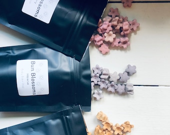BUN BLOSSOM Golosinas para conejos, golosinas masticables con forma de flor para conejos y pequeños animales, premios para entrenamiento y recompensa