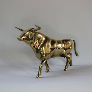Golden Bull Brass Sculpture, Vintage Ornament, Bull Sculptures, Office Decoration, Home Decoration 8.25&quot;*5.1&quot;*3.55&quot;