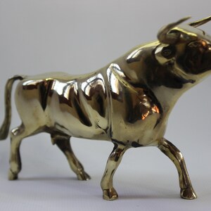 Golden Bull Brass Sculpture, Vintage Ornament, Bull Sculptures,Metal Decoration, Office Decoration, Home Decoration 8.25&quot;*5.1&quot;*3.55&quot;