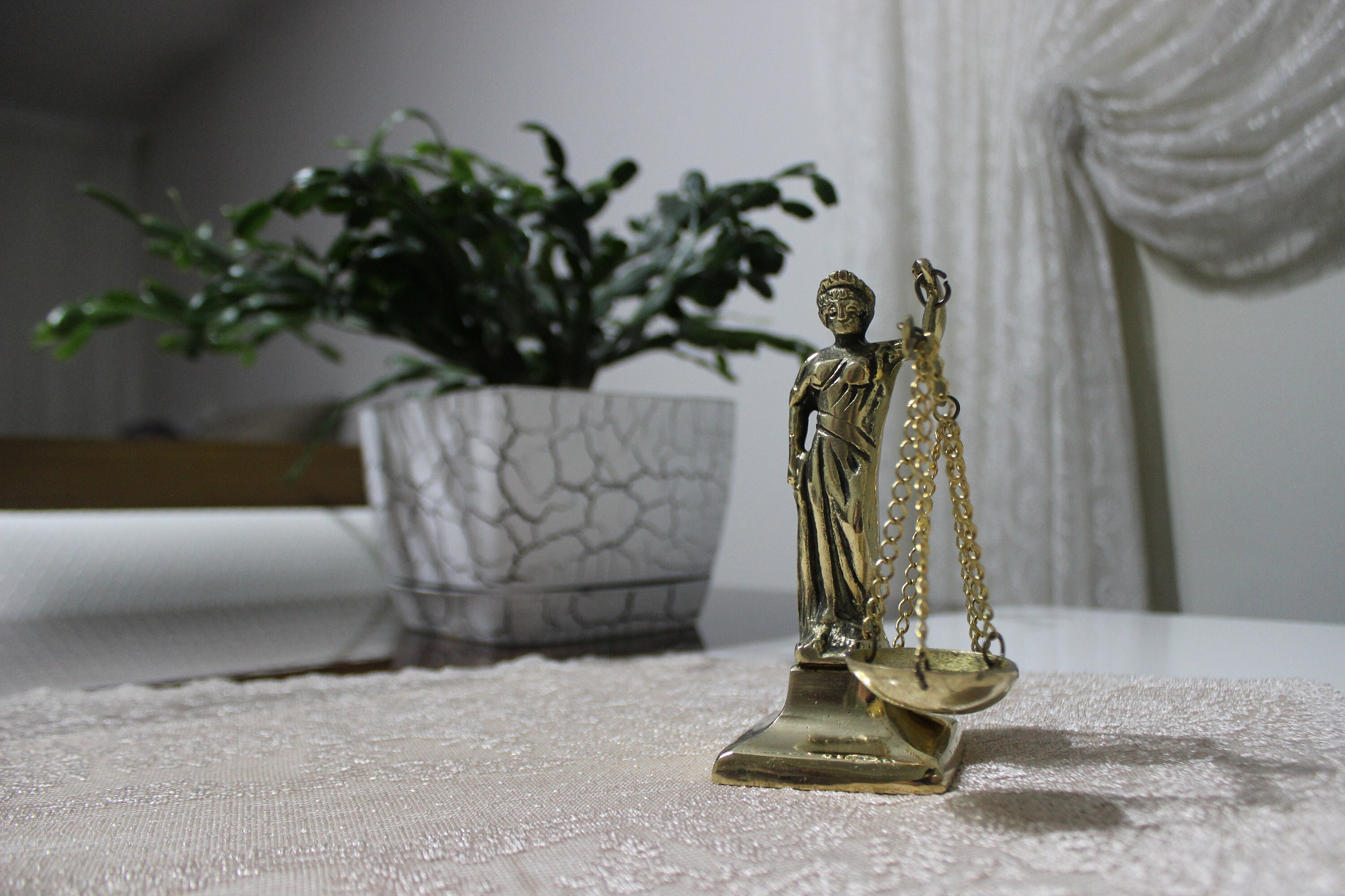 Lady Justice Statue, Themis Goddess Statue, Goddess of Justice, Lawyer Gift, Greek Sculpture,Brass Casting, Handmade, 5.9"x5.1"x3.15"