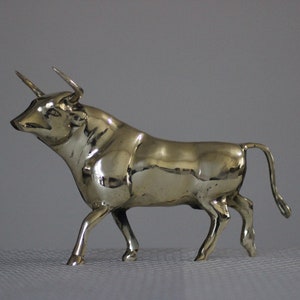 Golden Bull Brass Sculpture, Symbol of Power and Luck Vintage Ornament, Bull Sculptures, Office Decoration, Home Decoration 8.25&quot;x5.1&quot;x3.55&quot;