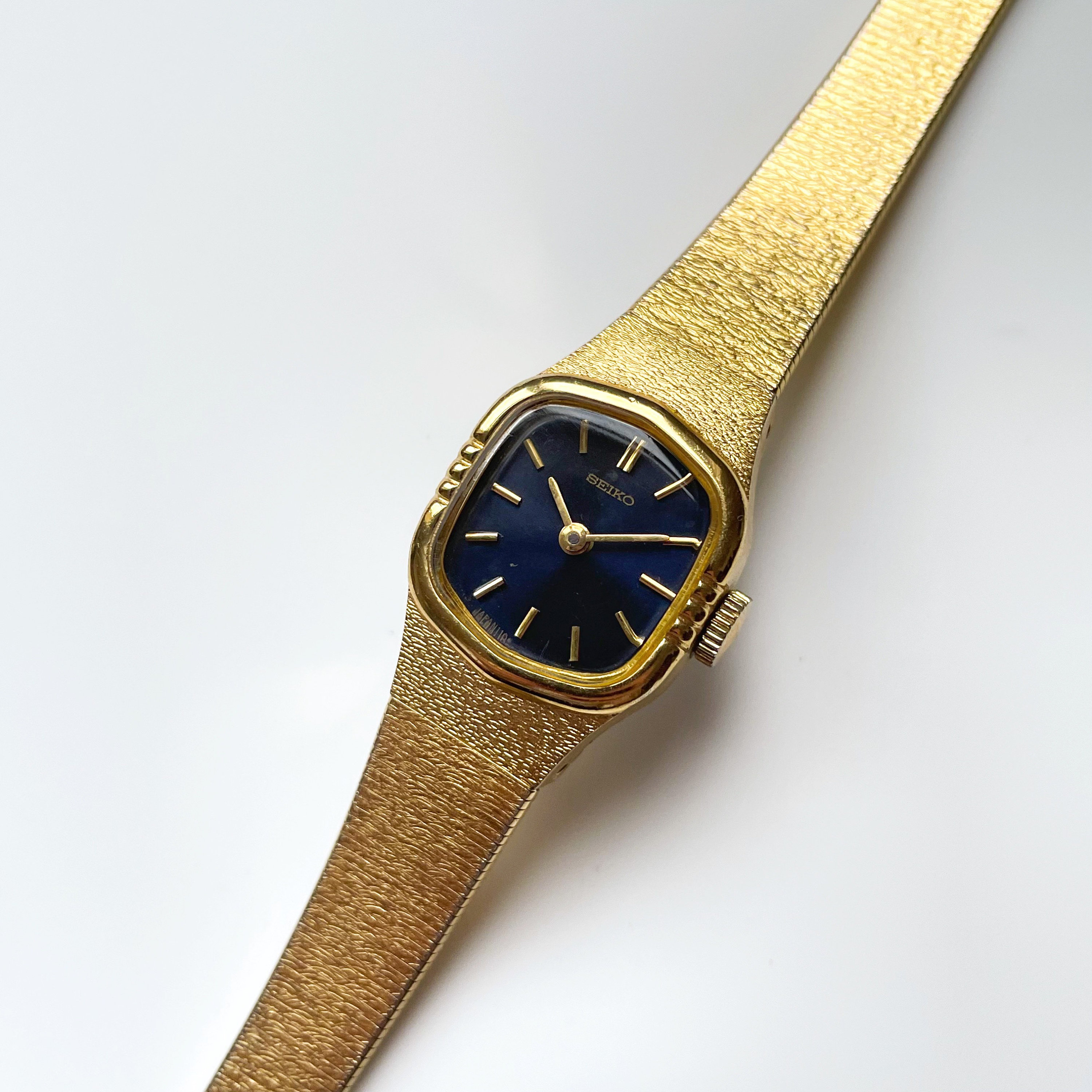 Reloj mecanico Seiko dorado de la decada de 1970 con esfera azul metalico Etsy Espana