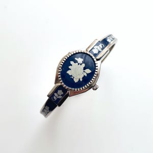 André Mouche ネイビー 花柄 時計 Vintage André Mouche Quartz Watch with Navy Enamel Floral