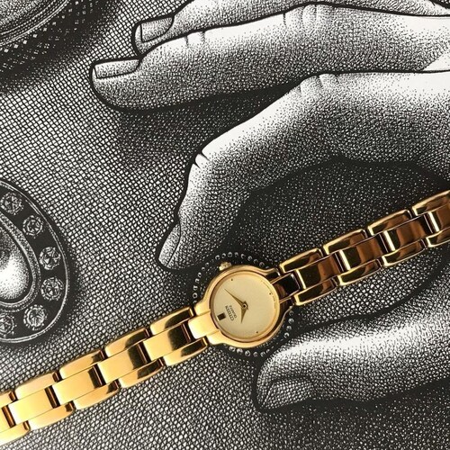 90s Gold-Plated Gucci Bangle Watch with Square Dial - Etsy 日本 90s Gold-Plated Gucci Bangle Watch with Square Dial - Etsy 日本