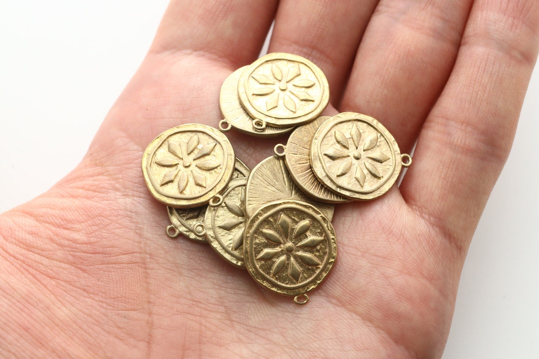 RAW BRASS, Antique Round Flower Pendant, Brass, Jewelry Making Supplies
