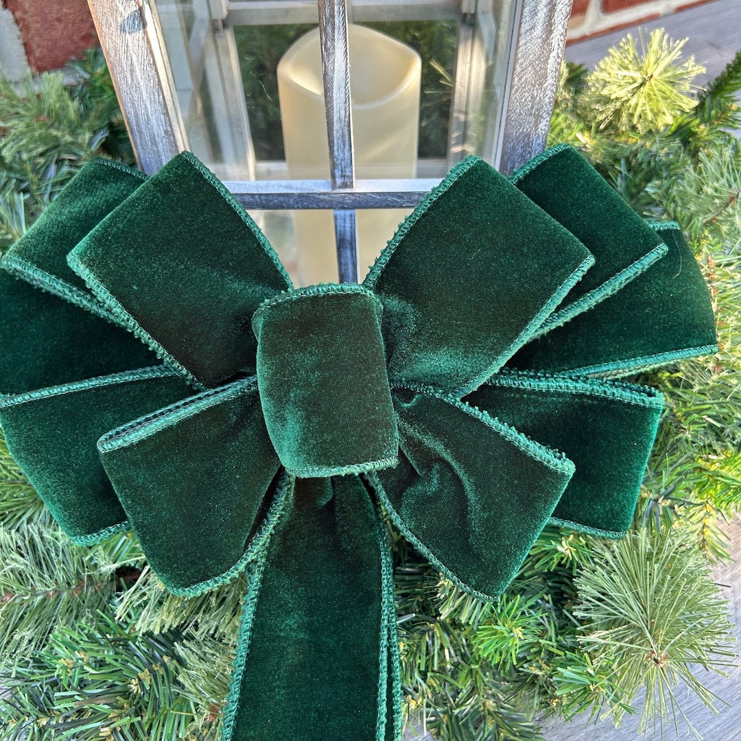Elegant Christmas Wreath With Velvet Bow On Festive Door Stock Photo
