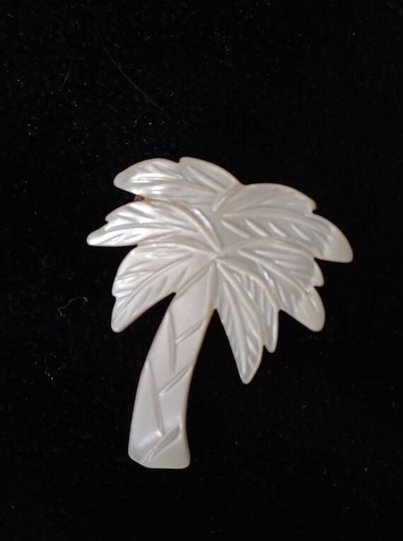 Mother of Pearl, vintage Hawaiian palm tree brooch