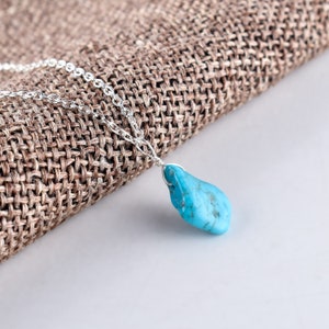 Raw Blue Turquoise Polished Stone Dainty Pendant Necklace Jewelry for Women Healing Energy Crystals Silver Plated Chain 8&quot; Mother&#39;s Day Gift