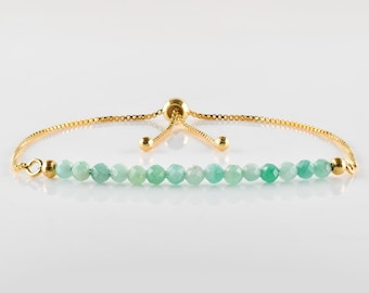 Pulsera deslizante con cuentas de esmeralda delicadas: cadena chapada en oro, longitud ajustable