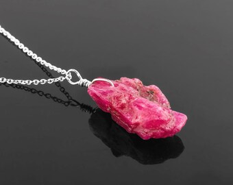 Collar con colgante de rubí en bruto: plata de ley 925, piedra natal de julio