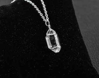 Collana con ciondolo in quarzo Herkimer grezzo: catena placcata in argento