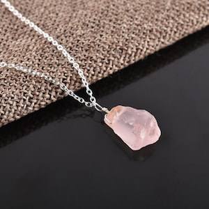 Raw Pink Rose Quartz Gemstone Rough Gemstone Dainty Pendant Necklace Jewelry Healing Chakra Crystals Silver Plated Chain 18&quot; Christmas Gifts