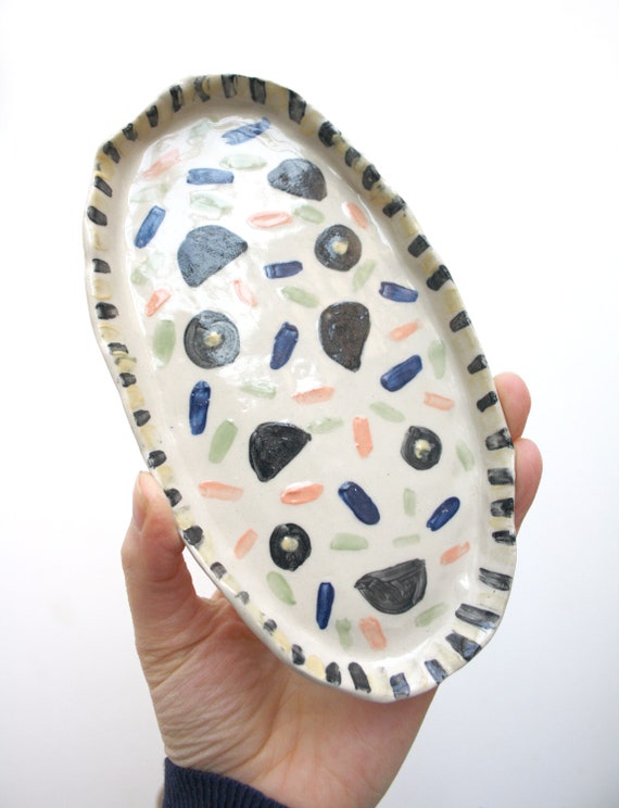 Coupelle vide poche forme ovale en grès émaillé, motif style Memphis design, céramique contemporaine, fabriqué à la main, pièce unique
