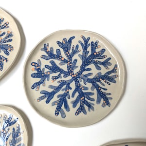 Small blue algae plate in handcrafted ceramic, made and painted by hand