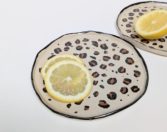 Assiette à dessert léopard en céramique, poterie fabriquée à la main, pièce unique